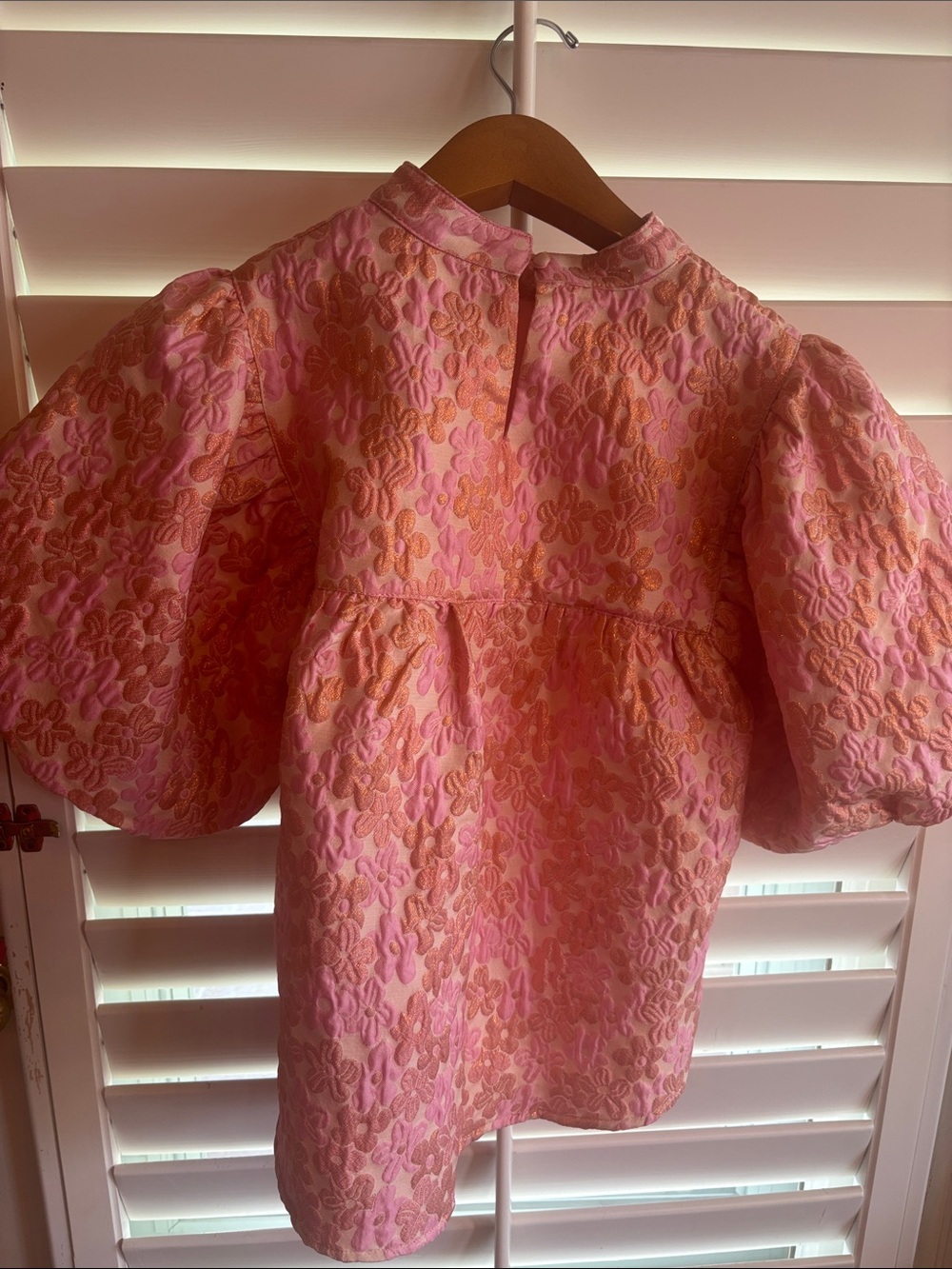 THML Anthropologie Metallic Pink Floral Puff Sleeve Blouse Size Small NWT - Picture 3 of 5